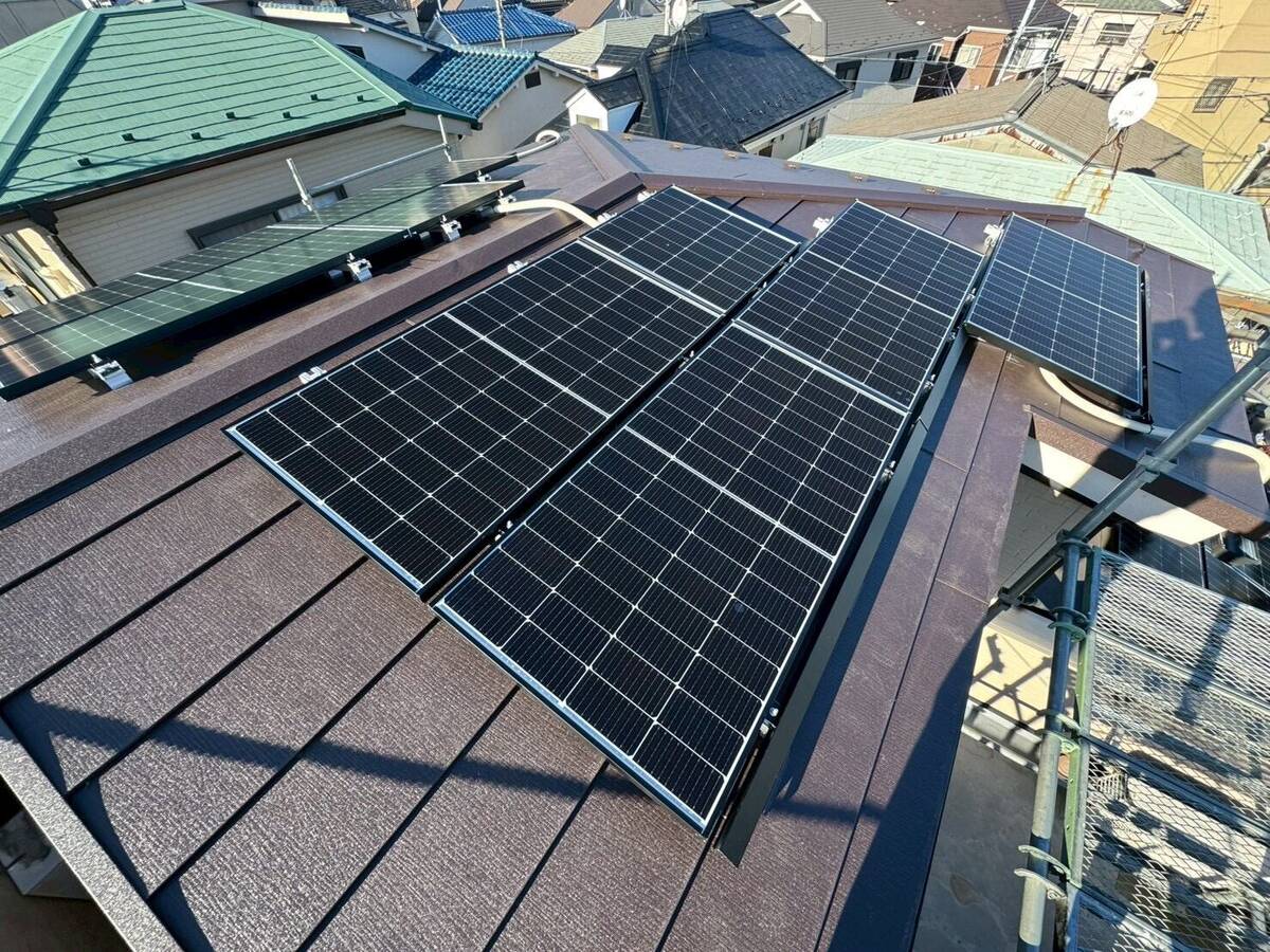 太陽光パネル用支持金具と通信設定端末