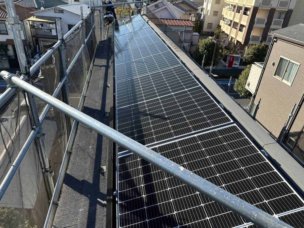 蓄電システムの運転モニターと屋外関連機器