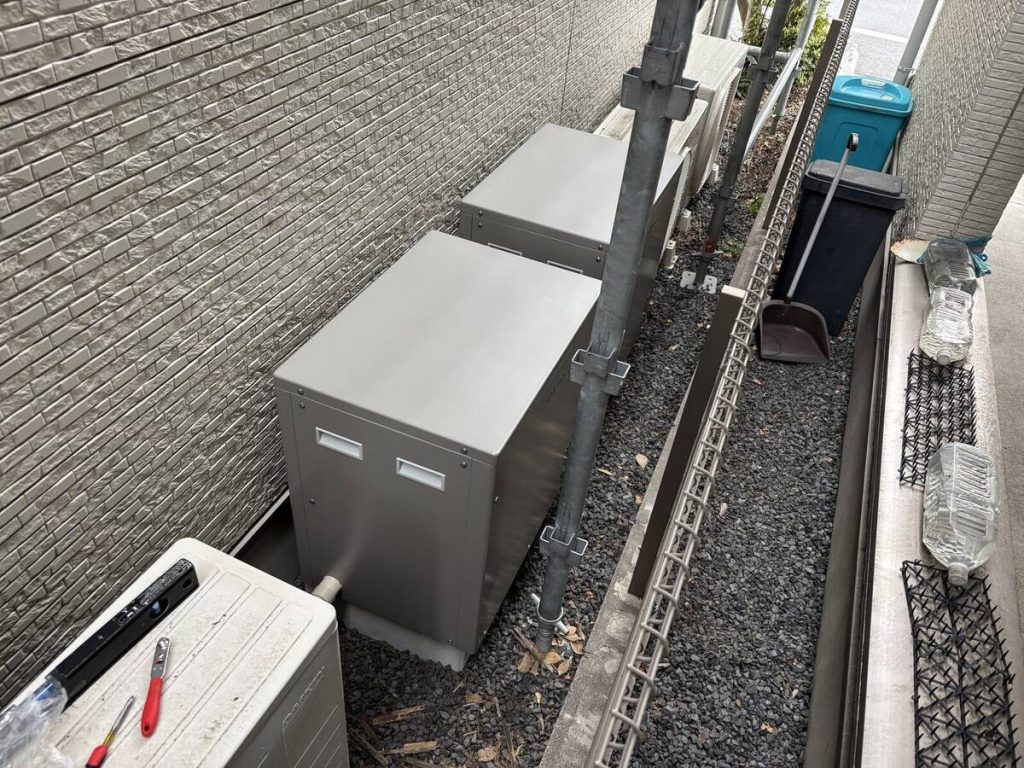 設備銘板と通信確認済みの室内モニター